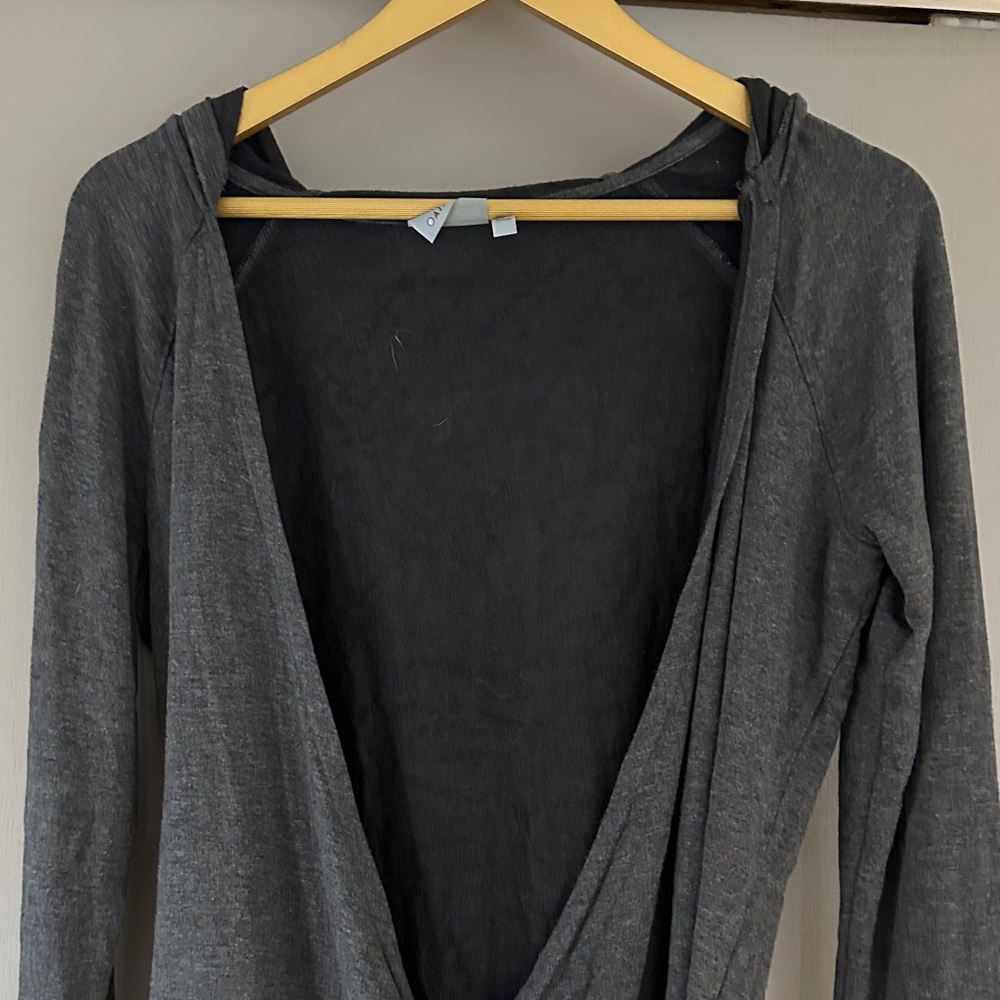Athleta Gray Wrap Front Hooded Top Long Sleeve Athleisure Lightweight - Picture 2 of 6